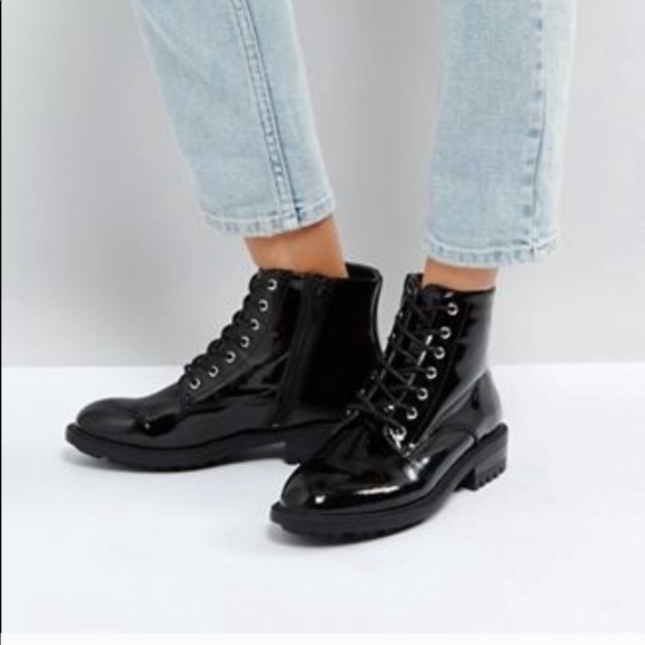 ASOS Combat Moto Lace Up Ankle Boot Bootie Patent Faux Leather Black Size 6 - Picture 1 of 9